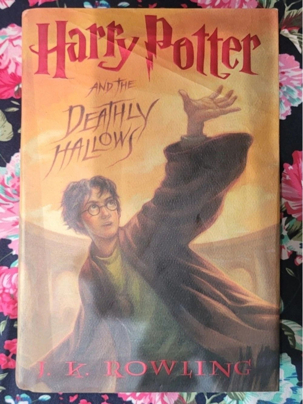 Harry Potter and the Deathly Hallows Hardcover - J.K. Rowling - Red/Gold Cover